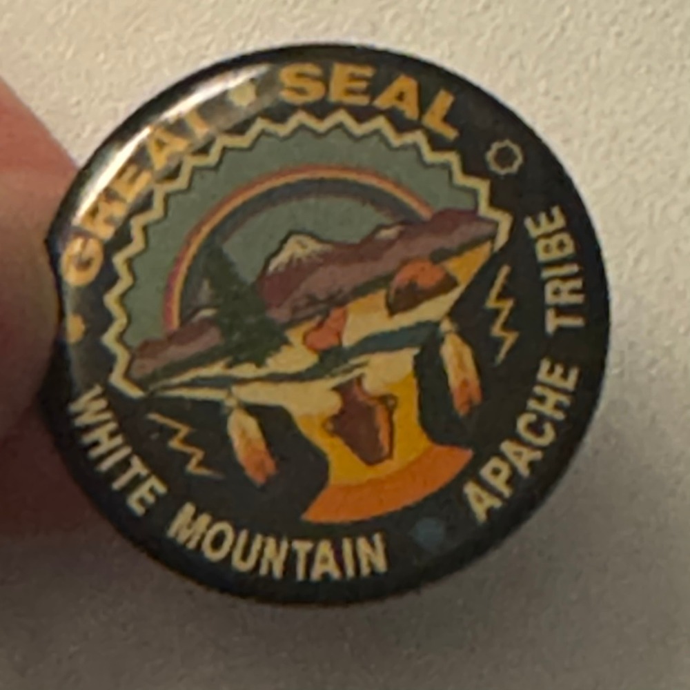 Vintage Great Seal White Mountain Apache Tribe Pin Badge Souvenir